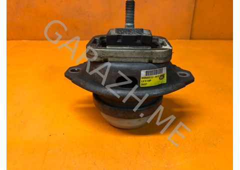 Подушка двигателя Land Rover Discovery 3 4.4L (04-09 гг)