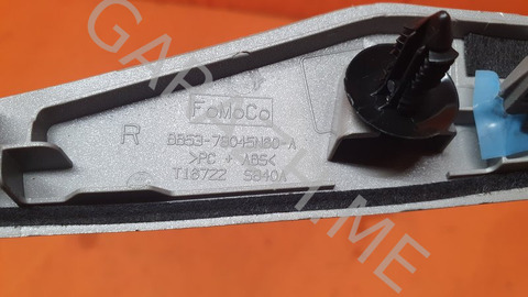 Накладка центральной консоли Ford Explorer 2011 BB5378045N60A U502 3.5, правая