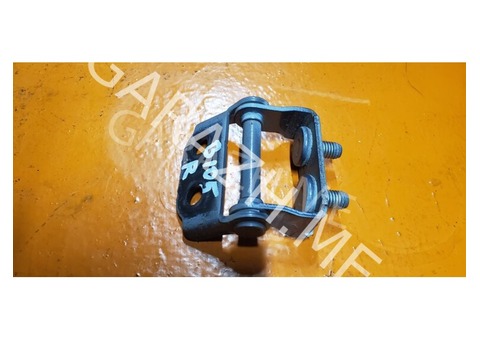 Петля крышки багажника правая Mazda CX-9 (06-12 гг)