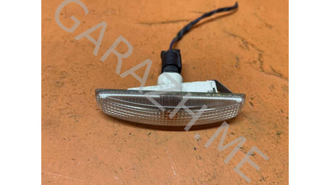 Повторитель поворота в крыло Land Rover Freelander 2009 LR2 2.2, передний правый