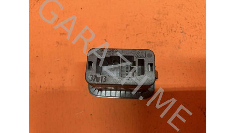 Кнопка багажника Land Rover Evoque 2013 31412055AA02 L538 2.0 БЕНЗ