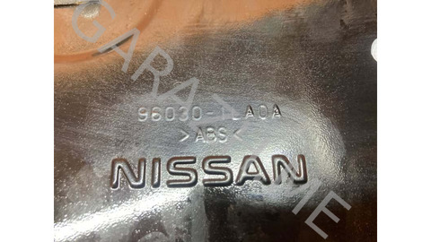Спойлер крышки багажника Infiniti Qx56 2012 960301LA0A Z62 5.6