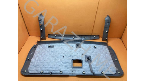 Обшивка крышки багажника Toyota Sienna 2008 67939AE010 2 3.5