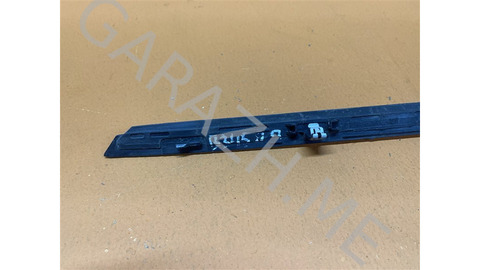 Молдинг лобового стекла Ford Explorer 2020 LB5BS025A52AGW U625 2.3, правый