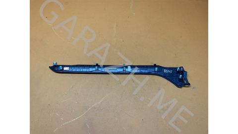 Накладка торпедо Ford Explorer 2020 LB5BS044B78B U625 2.3, правая