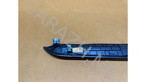 Накладка торпедо Ford Explorer 2020 LB5BS044B78B U625 2.3, правая
