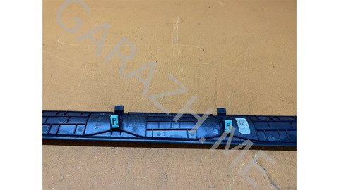 Накладка торпедо Ford Explorer 2020 LB5BS044B78B U625 2.3, правая